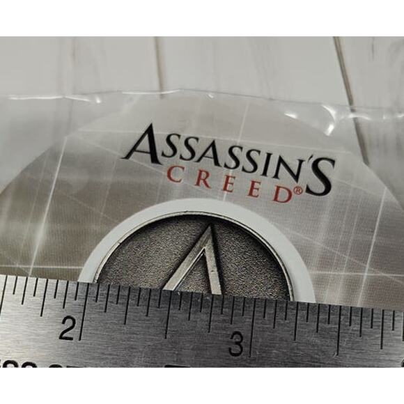 Assassin's Creed Game Gaming Pin for Cosplay, Hat, Lanyard, Jacket or Backpack - Picture 3 of 4